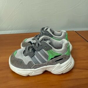 Adidas Yung-96 Sneaker Tennis Shoe Slip‎ on Elastic Grey Green Pink Kids Tdlr 5